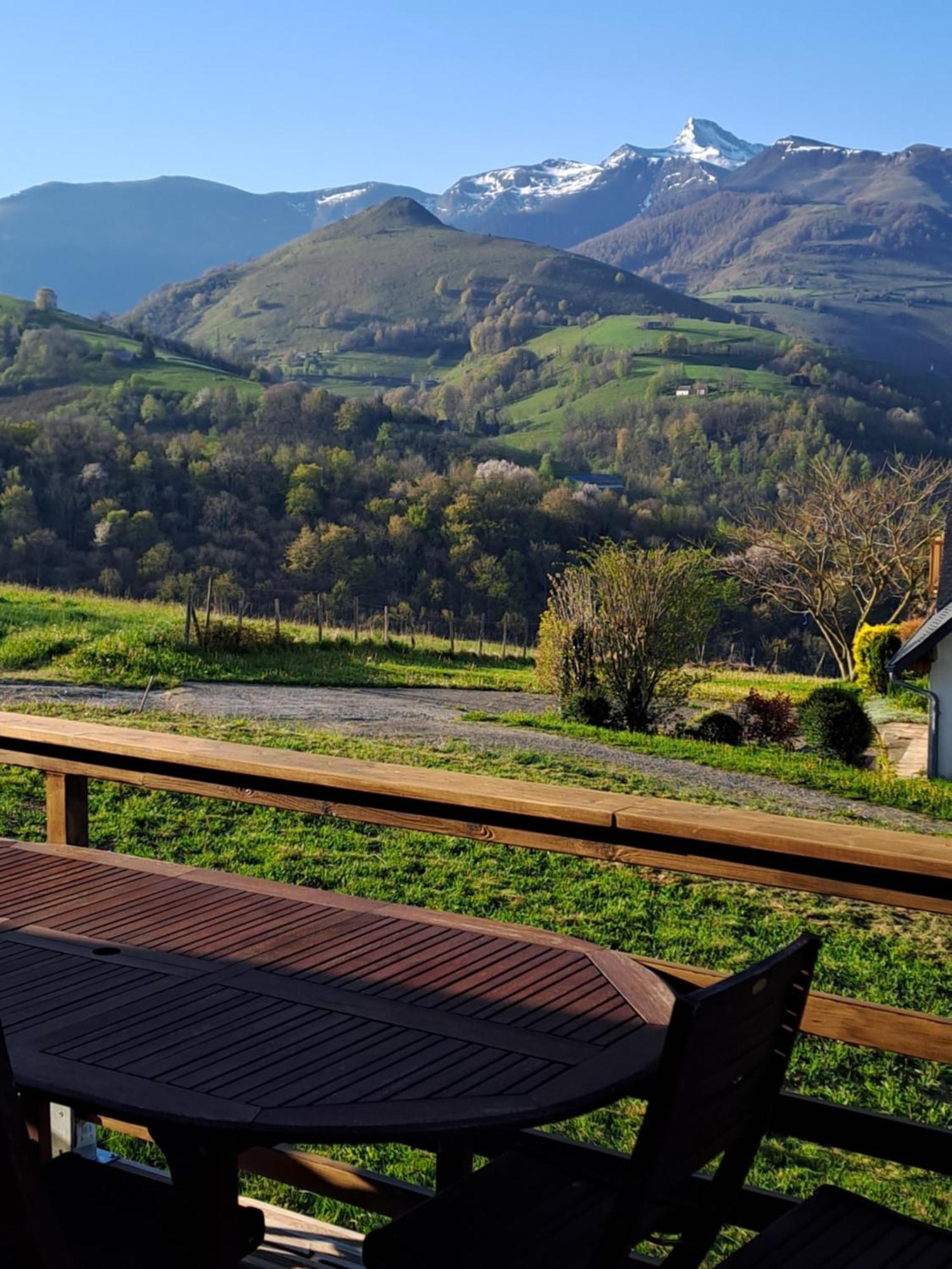 Chalet Dans Les Hautes- Pyrenees Entre Lourdes Et Bagneres Calme Et Vue Magnifique Arrodets-ez-Angles Luaran gambar