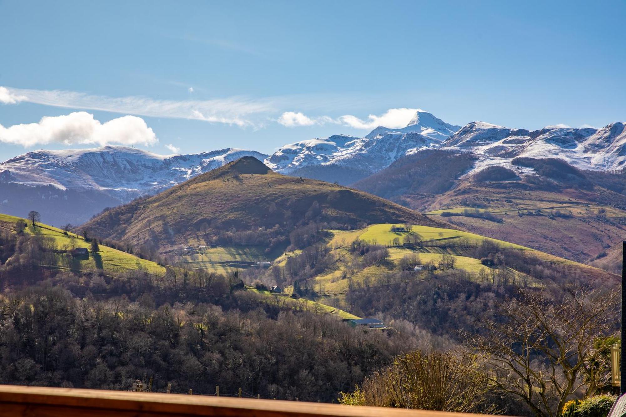 Chalet Dans Les Hautes- Pyrenees Entre Lourdes Et Bagneres Calme Et Vue Magnifique Arrodets-ez-Angles Luaran gambar